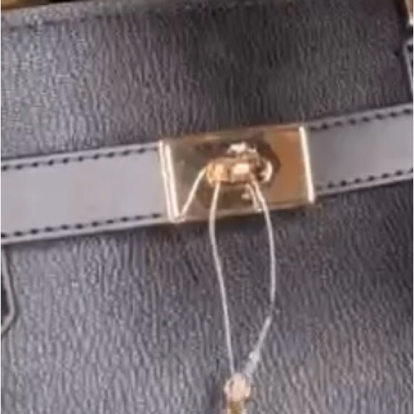 NWT Items
MICHAEL KORS HAMILTON BLACK LEATHER MEDIUM SATCHEL HANDBAG - Picture 6 of 6